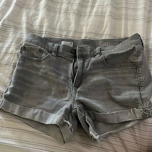 Very cute grey Gap shorts.